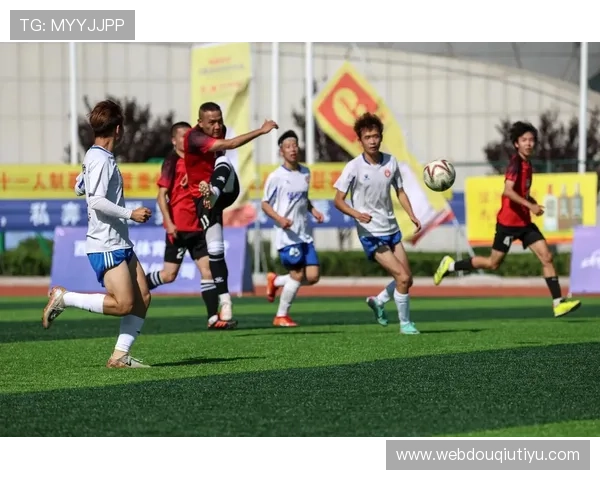 足球：足球比赛直播全场高清，精彩瞬间实时呈现